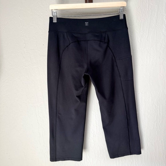 TITLE NINE “Not So Tight” Black Stretch Capri Pants Size XS Yoga Workout Running - Picture 8 of 14